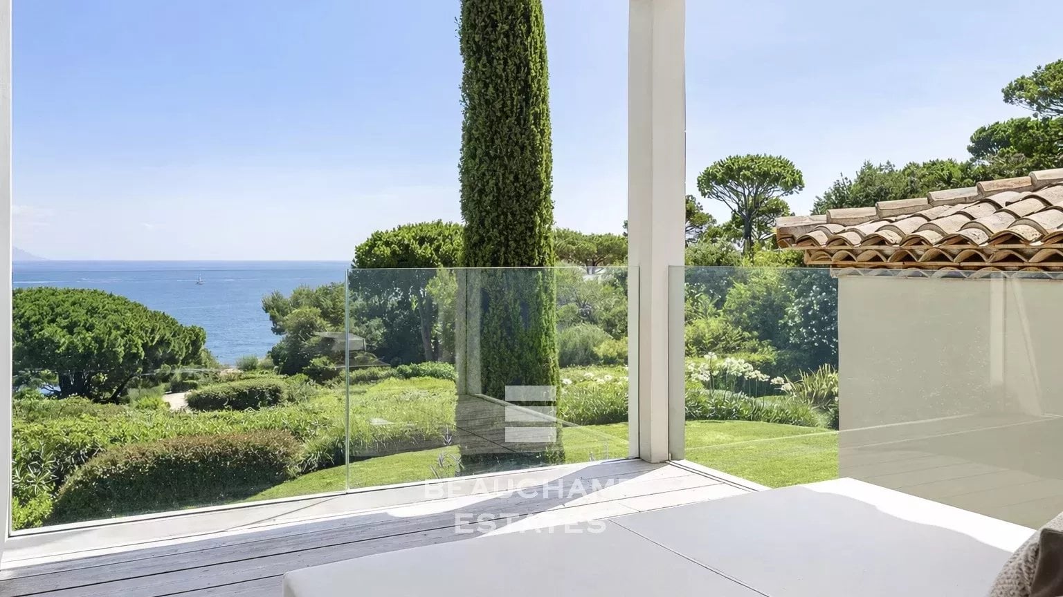 Saint-Tropez Les parcs – Propriété prestigieuse avec accès direct à la mer Saint-Tropez Les Parcs – Prestigious property with private access to the sea
