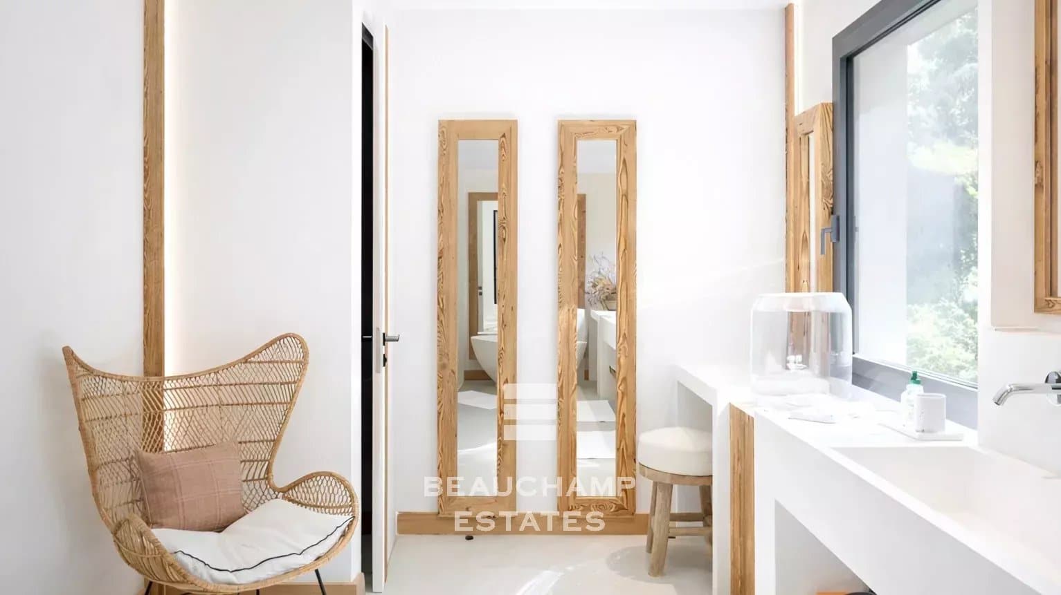 Saint-Tropez Les parcs – Propriété prestigieuse avec accès direct à la mer Saint-Tropez Les Parcs – Prestigious property with private access to the sea