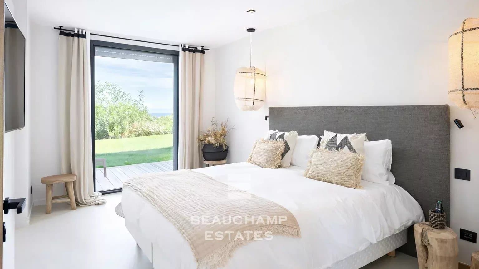 Saint-Tropez Les parcs – Propriété prestigieuse avec accès direct à la mer Saint-Tropez Les Parcs – Prestigious property with private access to the sea