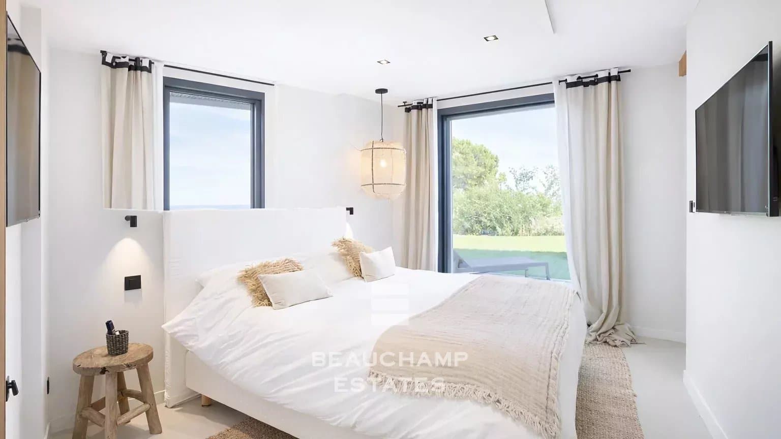 Saint-Tropez Les parcs – Propriété prestigieuse avec accès direct à la mer Saint-Tropez Les Parcs – Prestigious property with private access to the sea