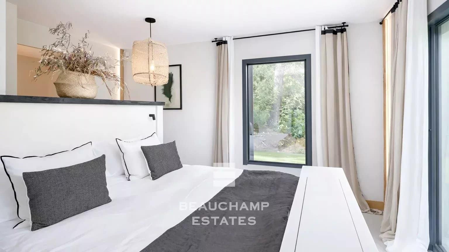 Saint-Tropez Les parcs – Propriété prestigieuse avec accès direct à la mer Saint-Tropez Les Parcs – Prestigious property with private access to the sea
