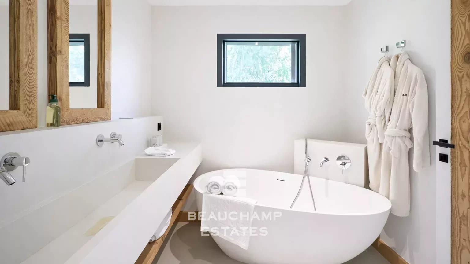 Saint-Tropez Les parcs – Propriété prestigieuse avec accès direct à la mer Saint-Tropez Les Parcs – Prestigious property with private access to the sea