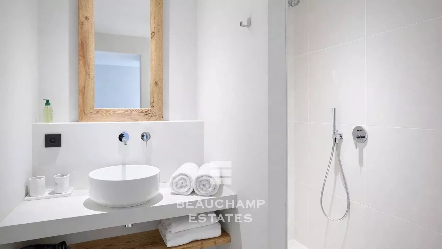 Saint-Tropez Les parcs – Propriété prestigieuse avec accès direct à la mer Saint-Tropez Les Parcs – Prestigious property with private access to the sea