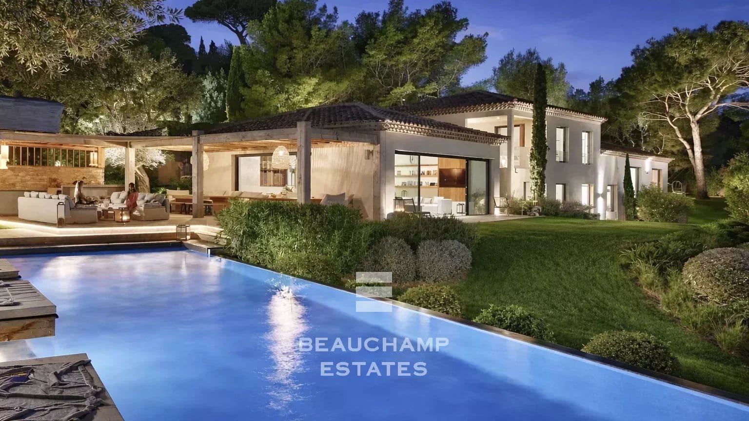 Saint-Tropez Les parcs – Propriété prestigieuse avec accès direct à la mer Saint-Tropez Les Parcs – Prestigious property with private access to the sea