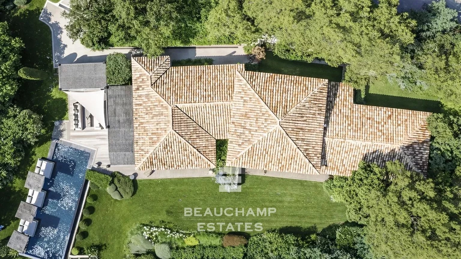 Saint-Tropez Les parcs – Propriété prestigieuse avec accès direct à la mer Saint-Tropez Les Parcs – Prestigious property with private access to the sea