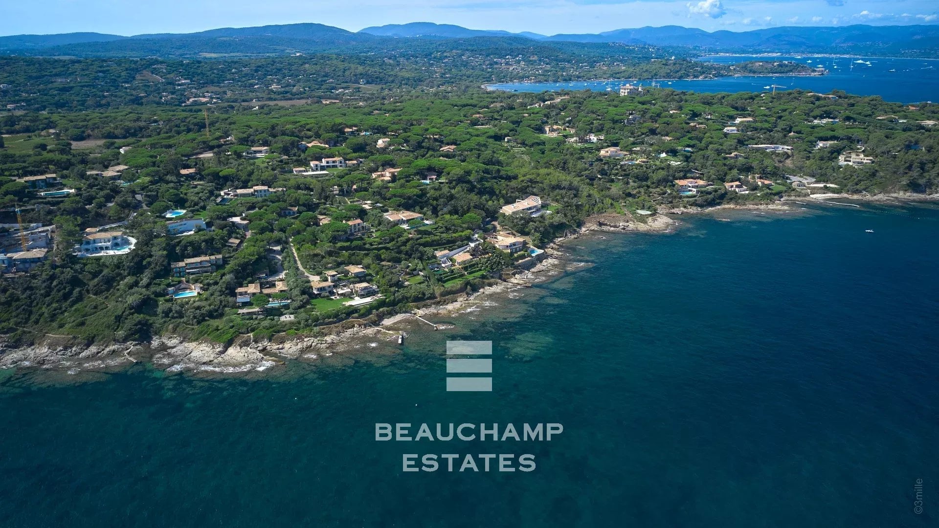 Saint-Tropez Les parcs – Propriété prestigieuse avec accès direct à la mer Saint-Tropez Les Parcs – Prestigious property with private access to the sea