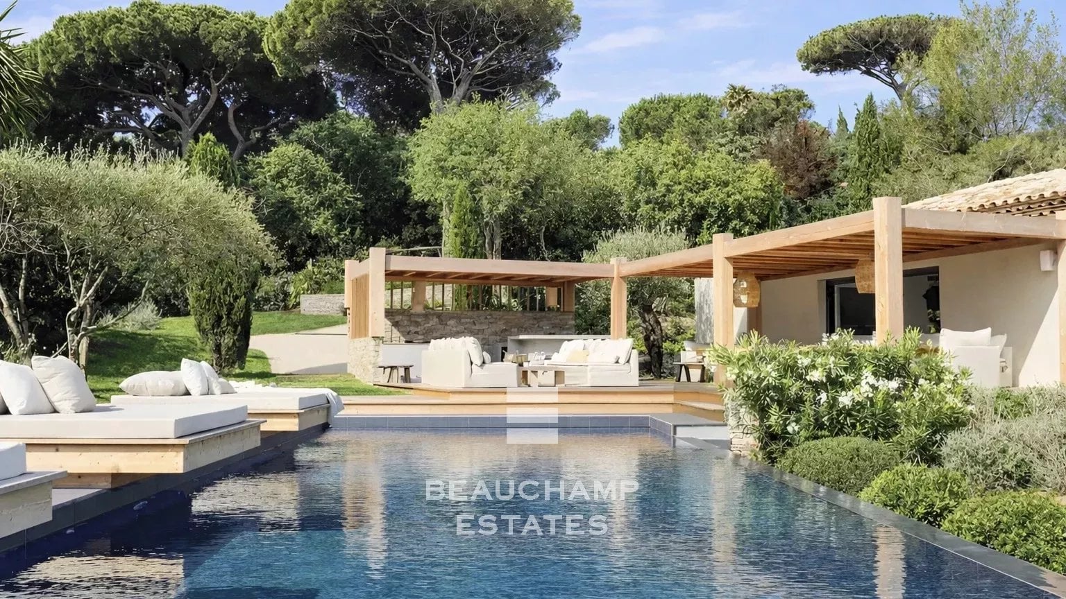 Saint-Tropez Les parcs – Propriété prestigieuse avec accès direct à la mer Saint-Tropez Les Parcs – Prestigious property with private access to the sea