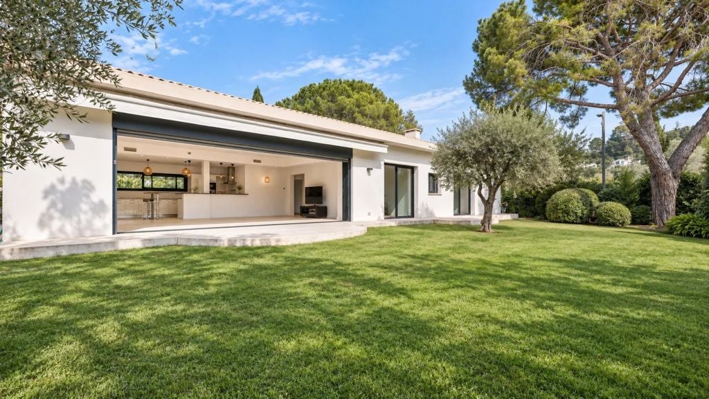 Single-Level Villa in Mougins – Pool and Pétanque Court