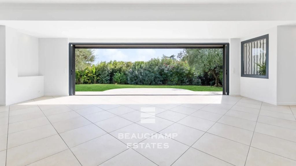 Single-Level Villa in Mougins – Pool and Pétanque Court