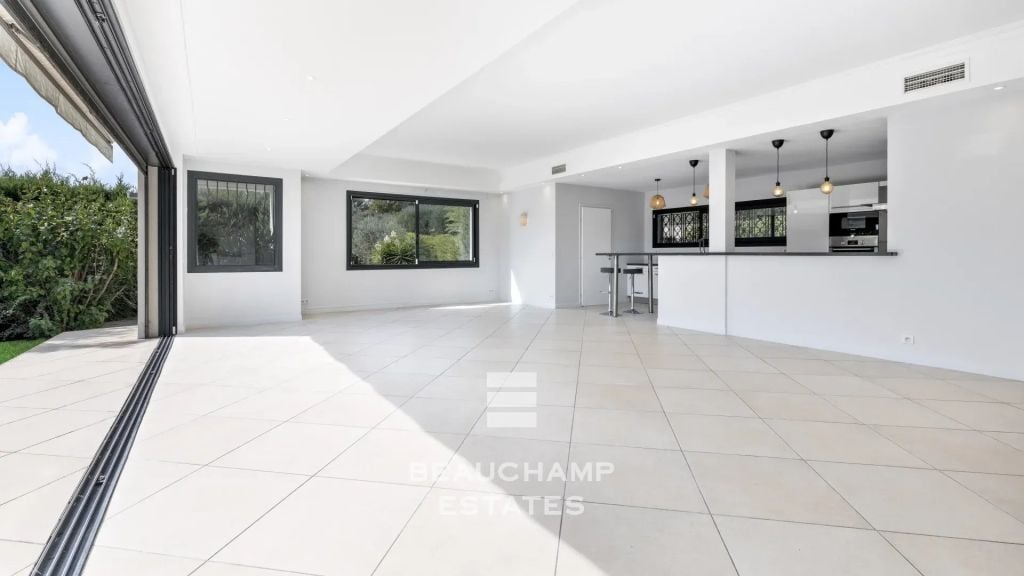 Single-Level Villa in Mougins – Pool and Pétanque Court