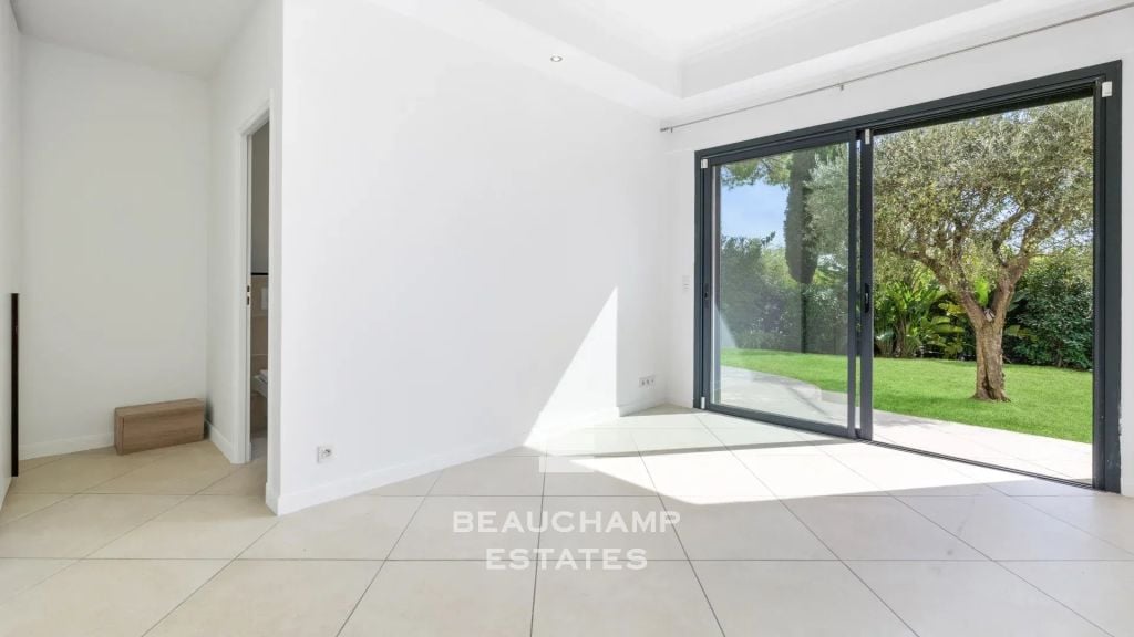 Single-Level Villa in Mougins – Pool and Pétanque Court