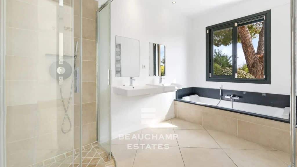 Single-Level Villa in Mougins – Pool and Pétanque Court