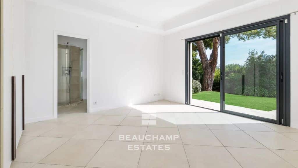 Single-Level Villa in Mougins – Pool and Pétanque Court