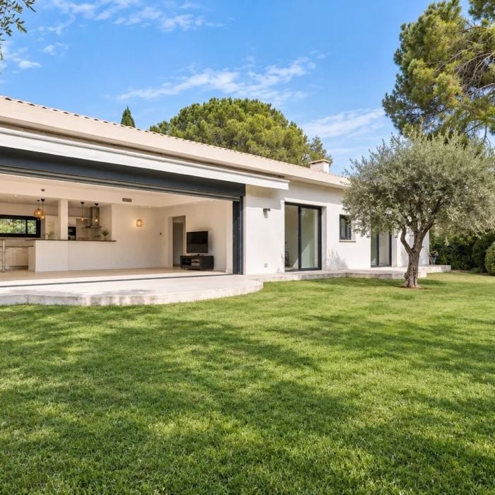 Single-Level Villa in Mougins – Pool and Pétanque Court
