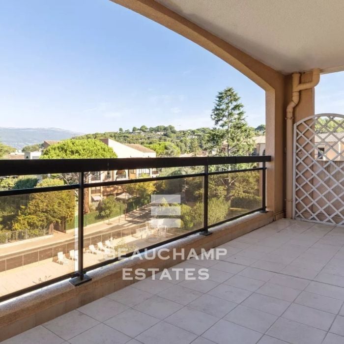 Top-floor 4-room apartment – Mougins Tournamy