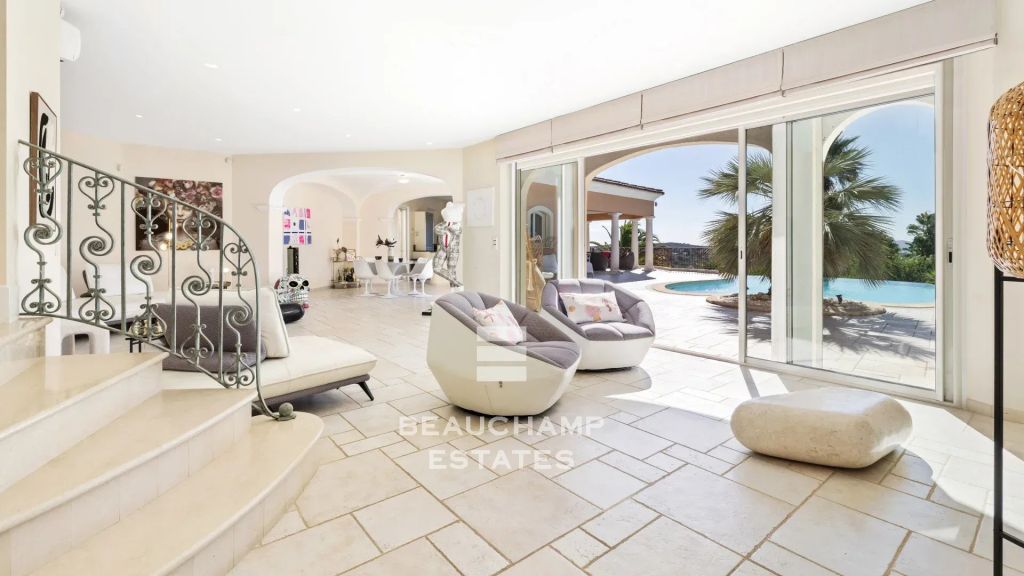 Villa with Panoramic Sea and Hillside Views – Valescure