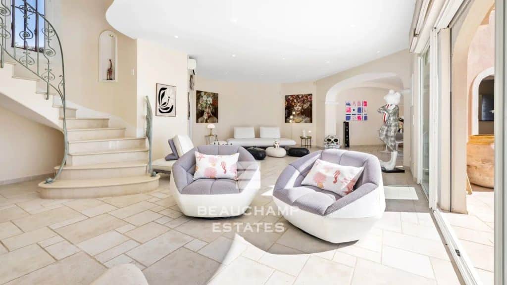 Villa with Panoramic Sea and Hillside Views – Valescure