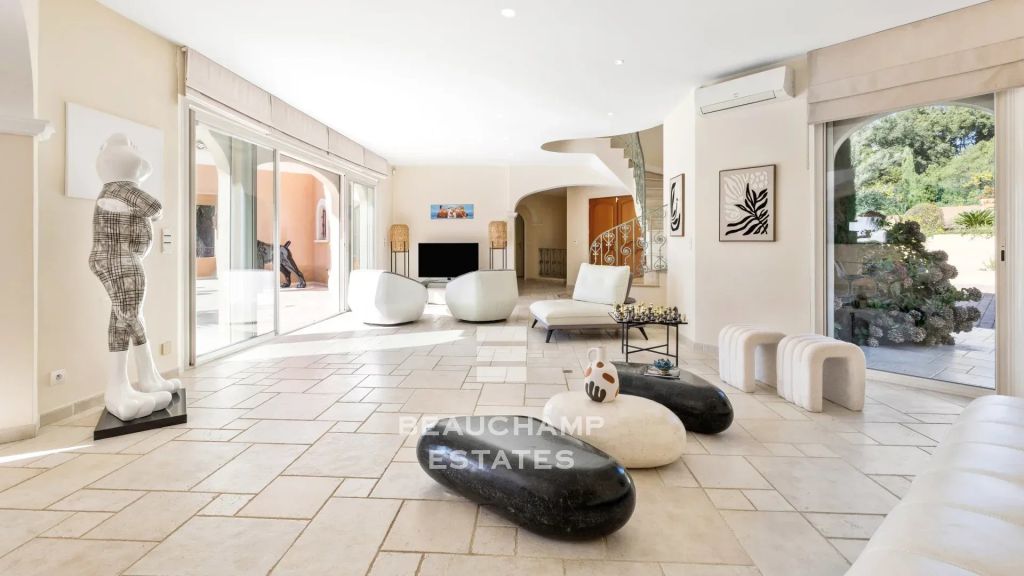 Villa with Panoramic Sea and Hillside Views – Valescure