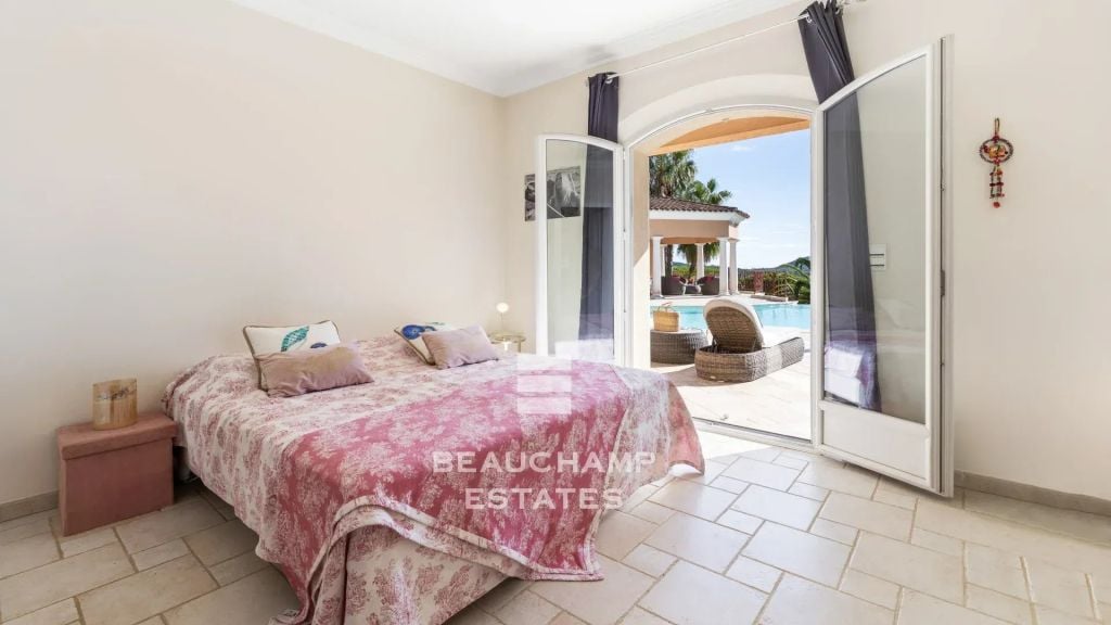 Villa with Panoramic Sea and Hillside Views – Valescure